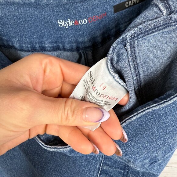 Style&co Pull-On Stretchy Denim Capris - Picture 4 of 5
